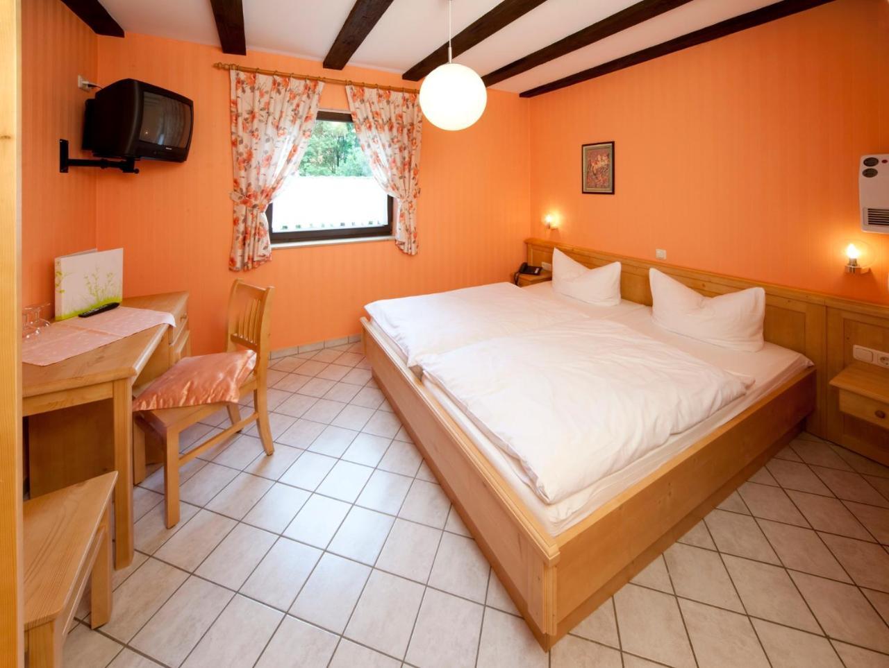Gasthaus Zur Wolfsschlucht Hotel Sugenheim Eksteriør billede